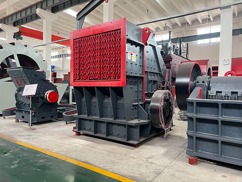 值得一看的是時產(chǎn)200噸環(huán)保反擊碎石機 1 反击式破碎机