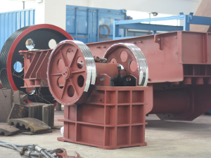 顎式破碎機運行時破碎腔有劇烈撞擊事件